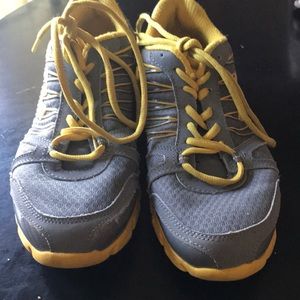 Almost New Men’s 8.5 Fila Gray / Yellow Shoes 👟👍